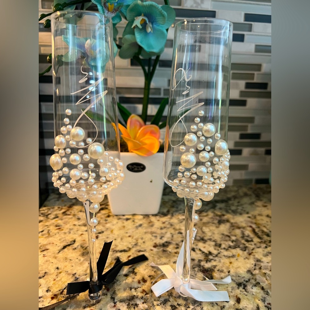 Champagne 🥂 glasses with pearls
